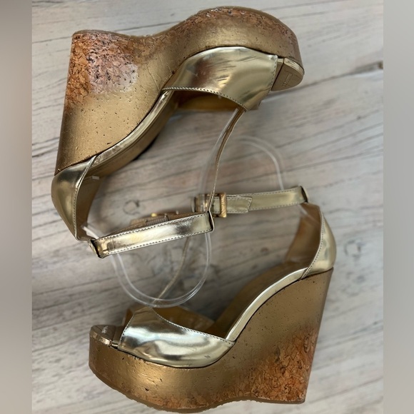 Jimmy Choo Gold shoes Patent Leather Cork Wedge T Strap Sandals Size 36 USA 6 - Picture 7 of 16